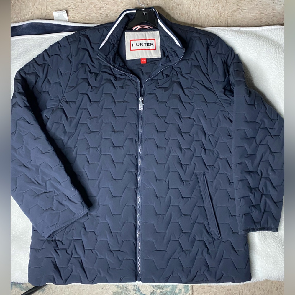Here we have a beautiful warm cozy Hunter jacket blue XL for low low price